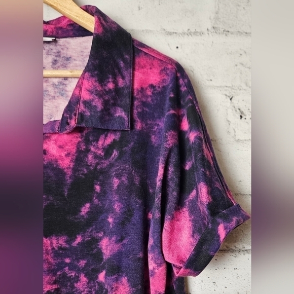Lularoe Charlie Tie-Dye InspiredButton Up Shirt - Picture 2 of 6